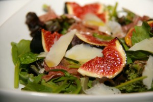 Salade de figues aux cerneaux de noix