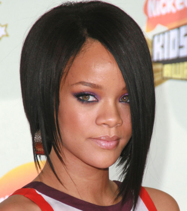 Coupe de cheveux carré plongeant - Jolie coiffure asymétrique de Rihanna