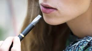 e-cigarette – ces femmes qui vapotent