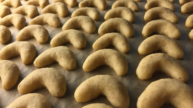 1f1eabd64437ba8b41435ff031204651 650x366 - Difficile de résister à de délicieuses pâtisseries orientales