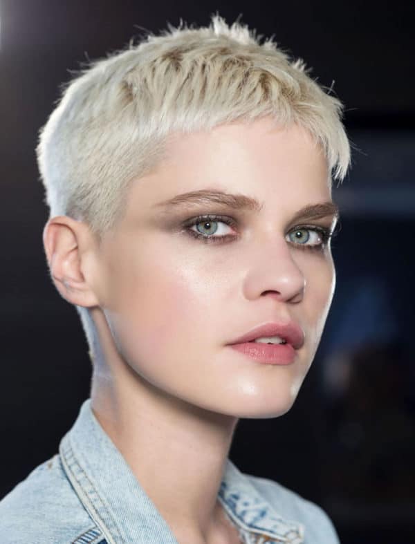 Coiffure Coupe Courte Femme 2020 Oser Un Modèle Avec Des