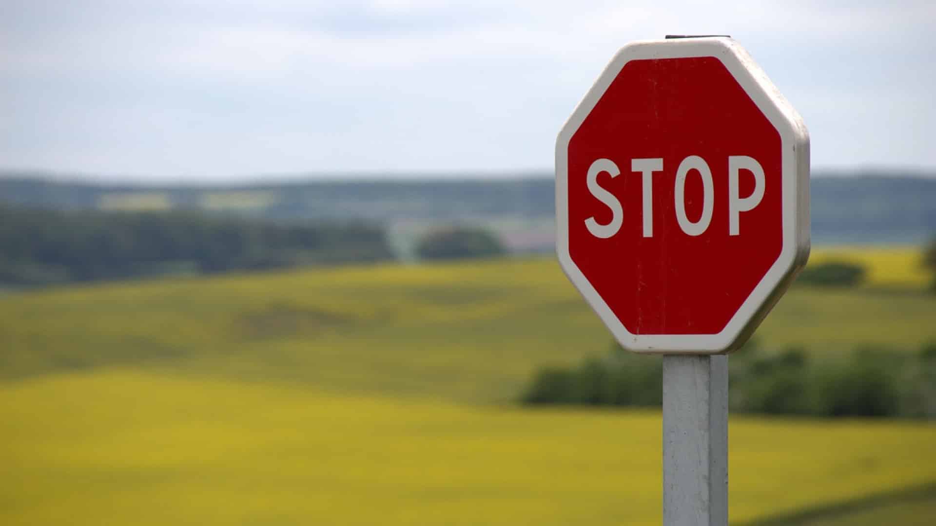 Examen du code de la route : en auto-école ou en indépendant, comment réussir avec brio ?