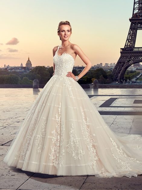 robes mariee kennedy e1558100662122 - Robe de mariée, être glamour et élégante pour votre mariage!