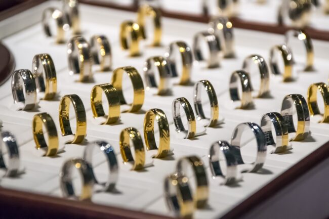 wedding rings 1163321 1280 650x433 - L'alliance de mariage et les bijoux pour le jour J ?