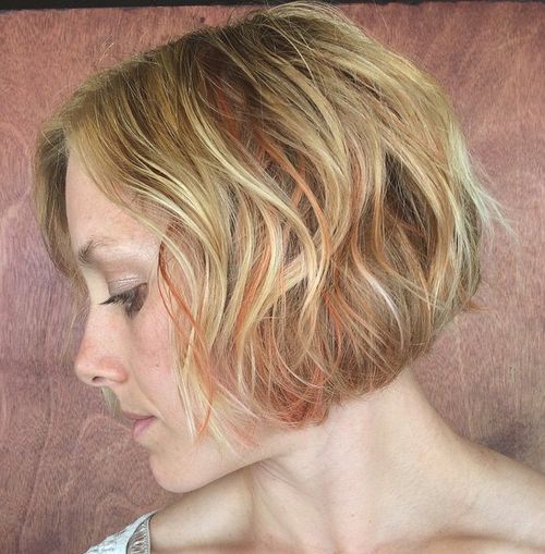 wavy blonde bob