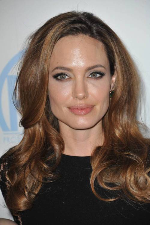 Angelina Jolie caramel highlights