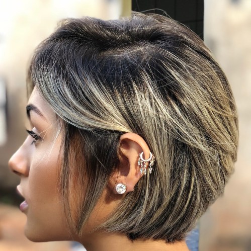 Long pixie avec balayage blond doré