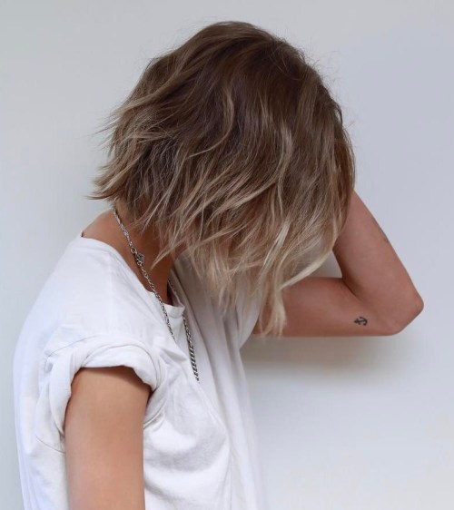 Razored Wavy Bob With Subtle Balayage