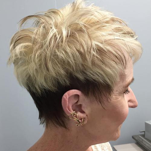 Pixie blond et brun pour femme de plus de 60 ans