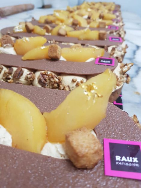 tarte poire caramel raux e1583476065375 - Pâtisserie Lionel Raux - Bayonne &amp; Biarritz - Chocolatier & Traiteur