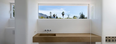 Cómo renovar el aspecto del cuarto de baño, sin obras, con un revestimiento similar al cemento pulido