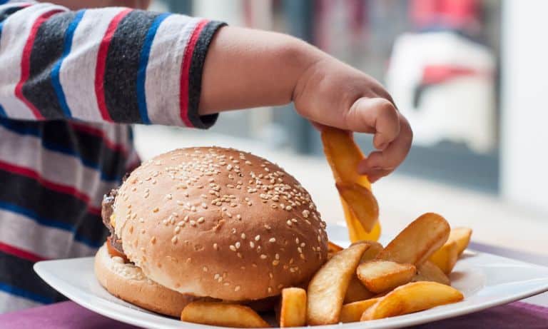 childhood obesity and weight problems 5f09c6ad98c95 - Obésité et problèmes de poids chez les enfants