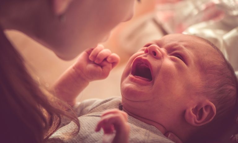 when your baby wont stop crying 5f09c42a62b4e - Quand votre bébé n'arrête pas de pleurer