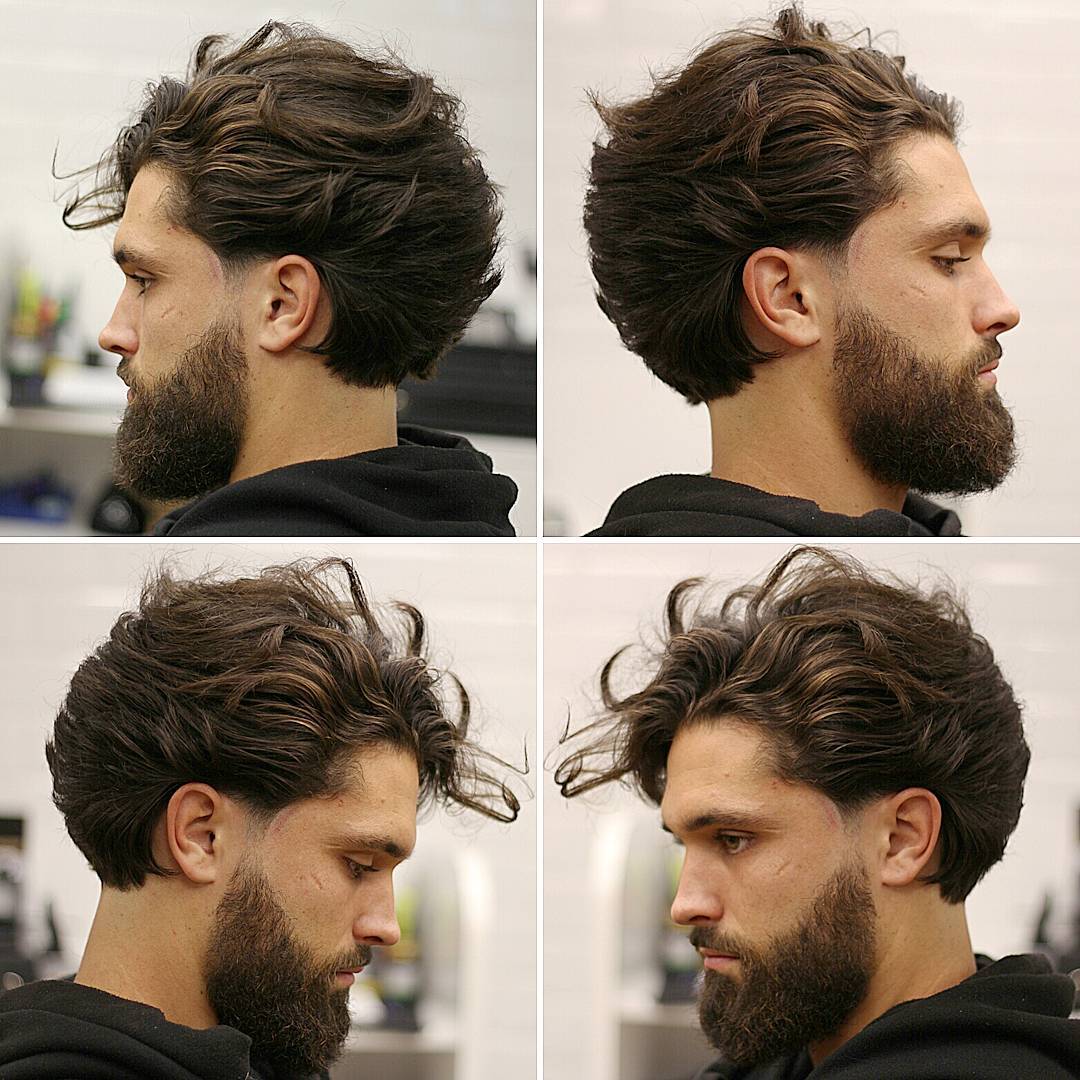 Penteado de cabelo comprido para homens com cabelos cacheados