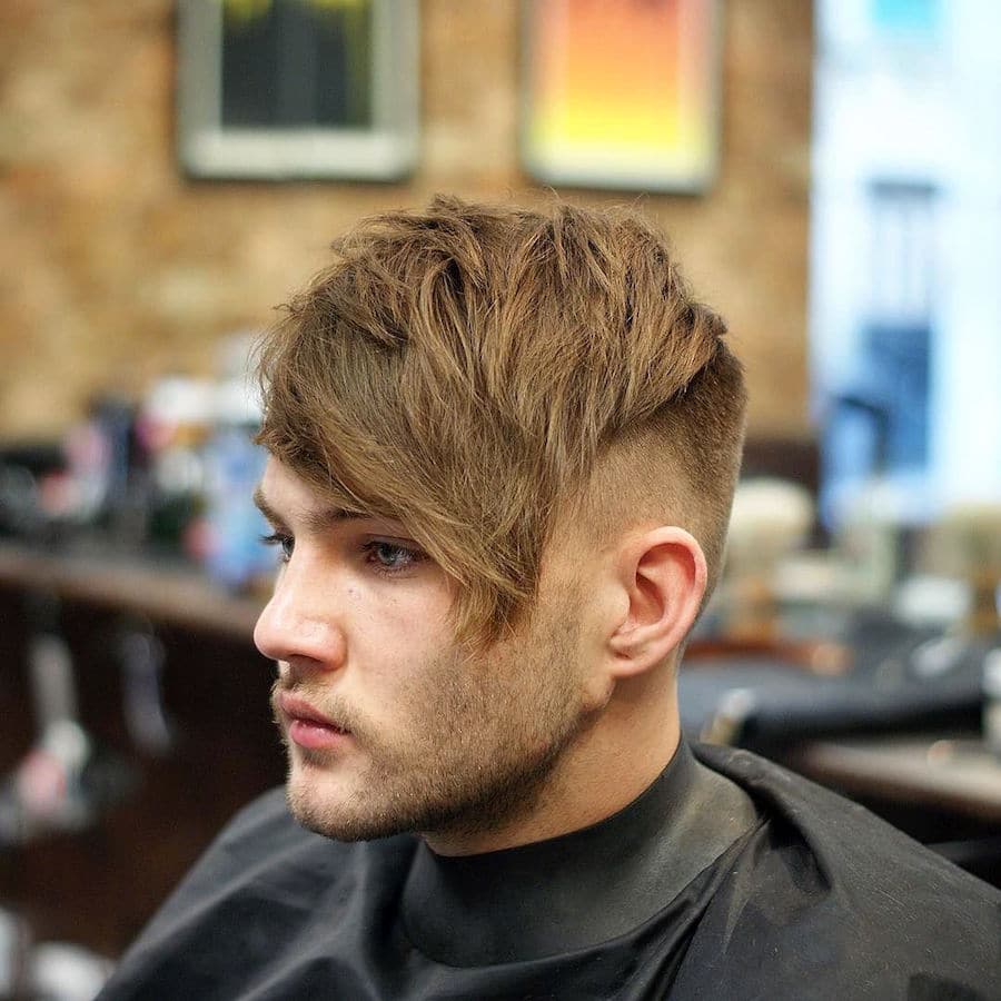 Corte de cabelo masculino long franja undercut moderno skatista