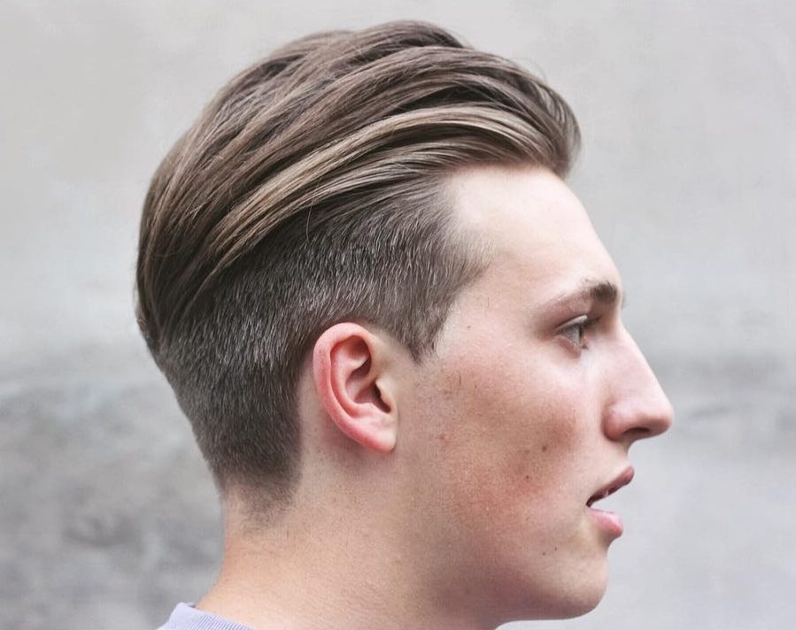 Penteado rebaixado moderno penteado para trás para homens