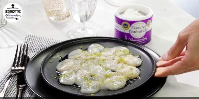 recette carpacio st jacques e1607679034574 650x323 - Une entrée rafraîchissante et facile à réaliser pour vos repas de fête