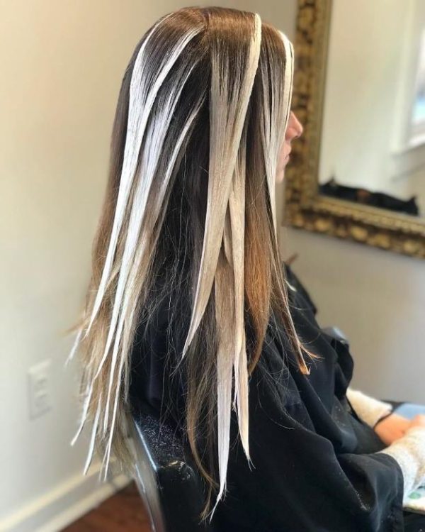 balayage cheveux technique coloration e1615552816450 - Quelle est la différence entre le balayage et l'ombre hair ?