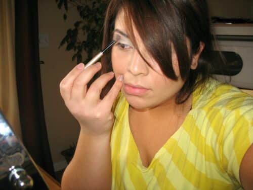 eyeliner maybelline maquillage femme 500x375 - Comment sublimer votre regard avec un trait d'eyeliner Maybelline?