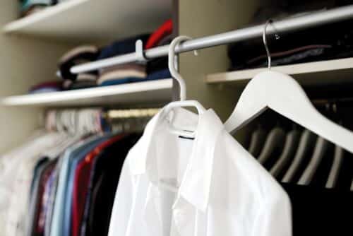 wardrobe 5961193 960 720 500x334 - Quel est le dressing idéal pour ranger ses vêtements ?