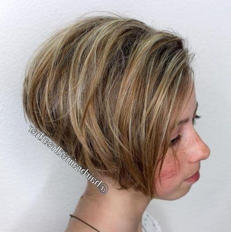 16 bob blond balayage stacked - Quelles sont les 40 coiffures et coupes de cheveux élégantes pour jeune fille?