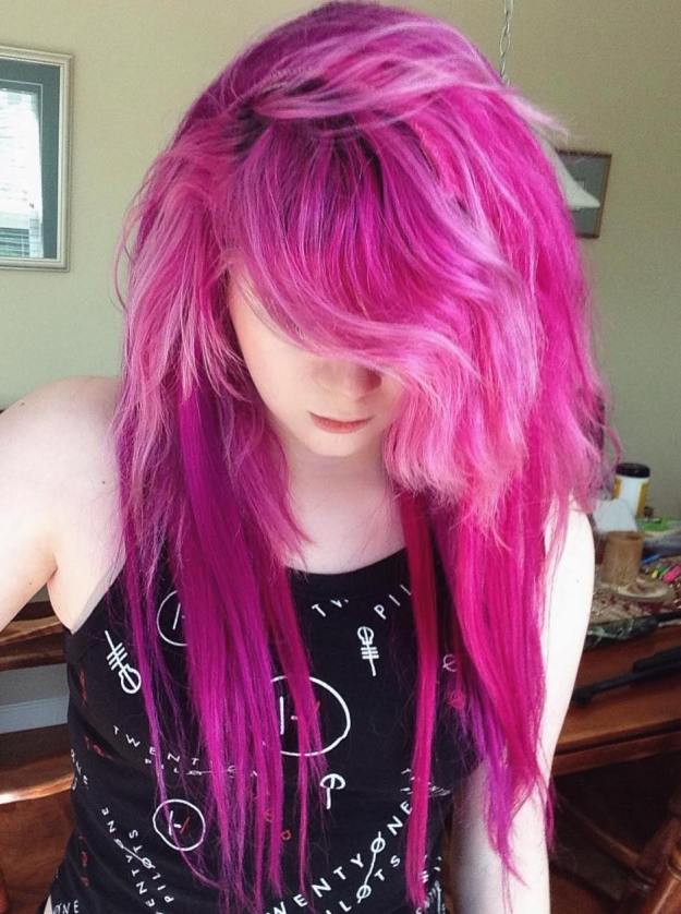 7 long layered pink hairstyle - 30 coiffures Emo profondément émotionnelles et créatives pour les filles