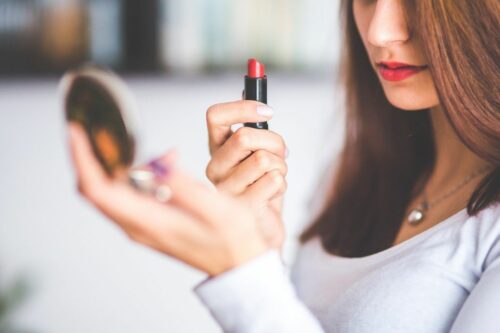 maquillage rouge à lèvre femme