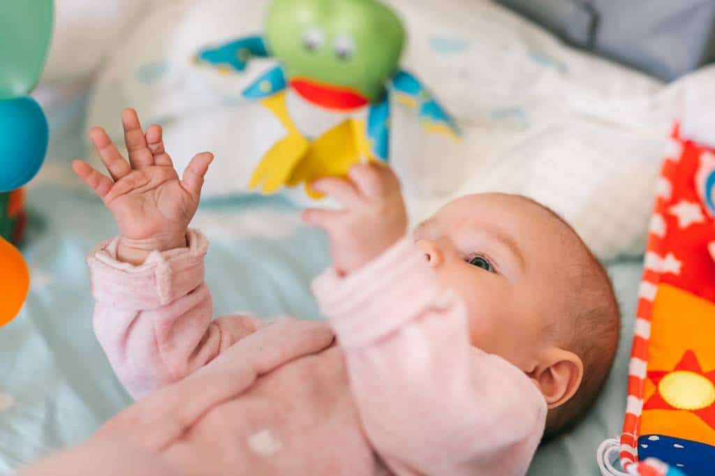 tapis d'éveil bébé, pédagogie Montessori