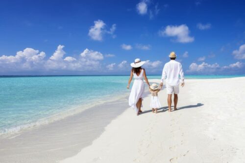 couple sur une plage maldives