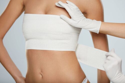 Bandage chirurgie mammaire 500x331 - Ce que vous devez prendre en compte lorsque vous souhaitez subir une chirurgie mammaire