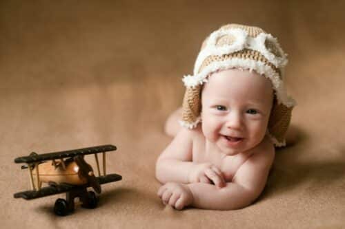 occuper bebe avion 500x333 - Nos conseils pour occuper votre bébé en avion