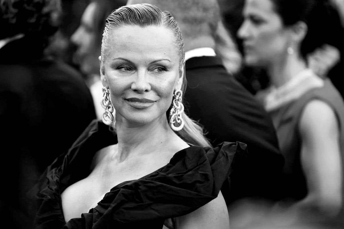 Pamela Anderson - Comment reproduire le maquillage de Pamela Anderson ?
