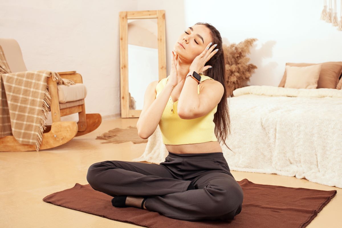 yoga facial - Adoptez une routine de yoga facial pour raffermir votre peau !