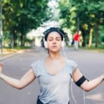 Quels sont les bienfaits de la musique pendant une séance du yoga ?