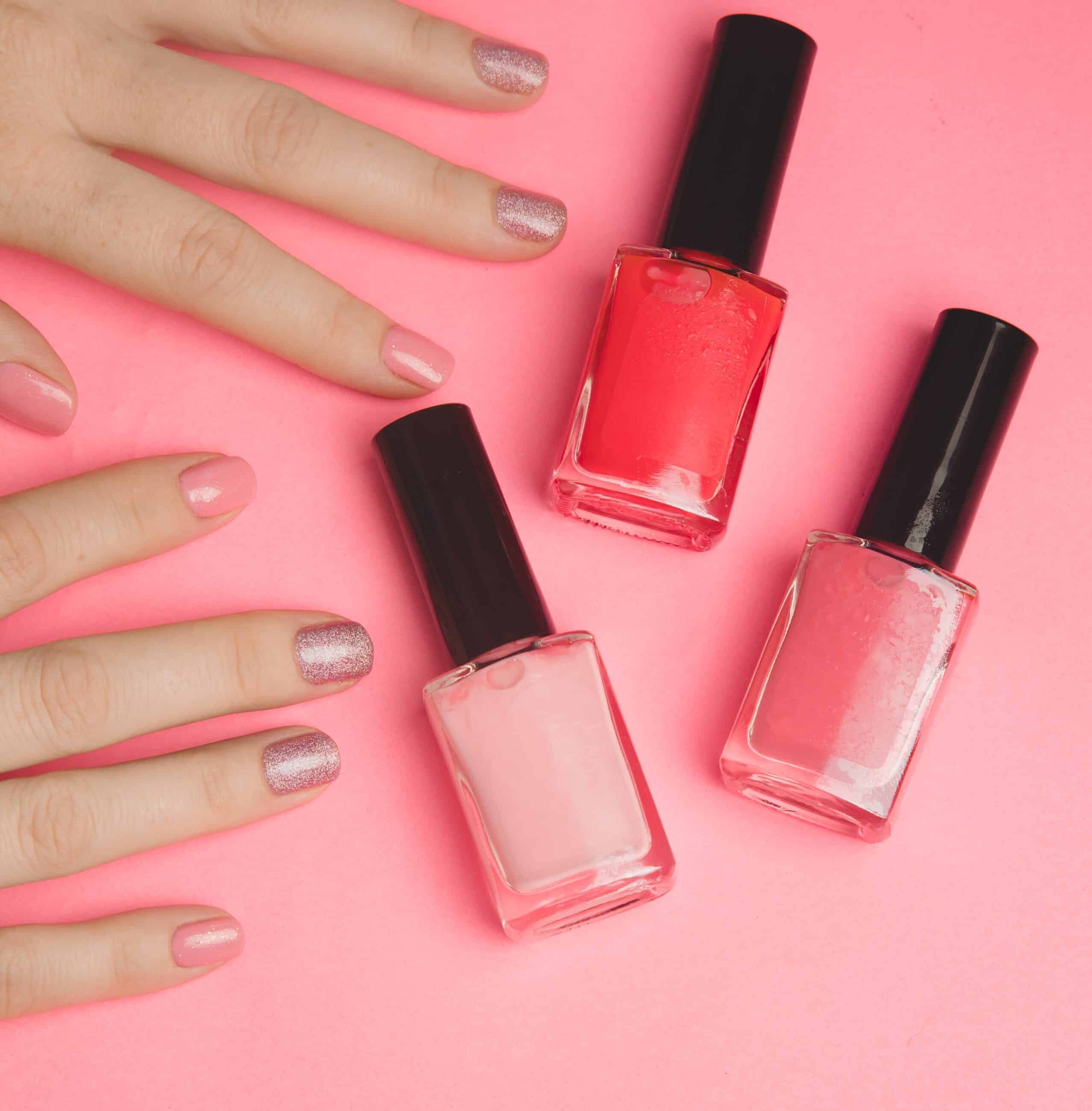 Vernis semi-permanent et soins des mains : la beauté jusqu’au bout des ongles !