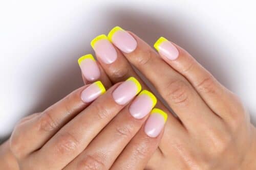 4 couleurs ongles tendances ete 500x333 - 4 couleurs d’ongles tendances pour l'été