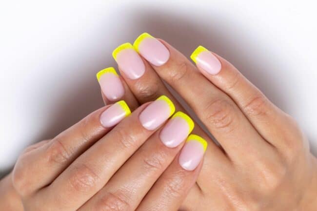 4 couleurs ongles tendances ete 650x433 - 4 couleurs d’ongles tendances pour l'été