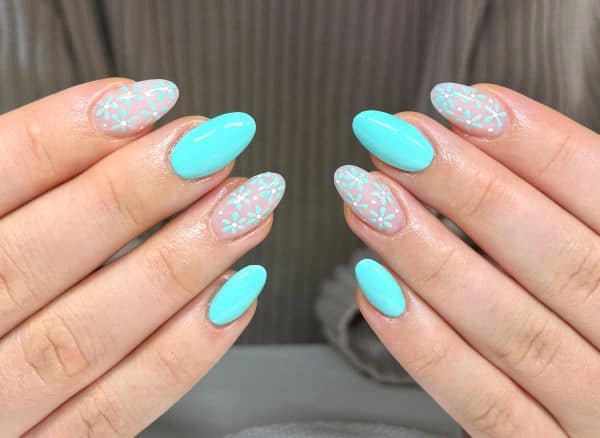 Remplissage ongles gel turquoise tendance été 2022