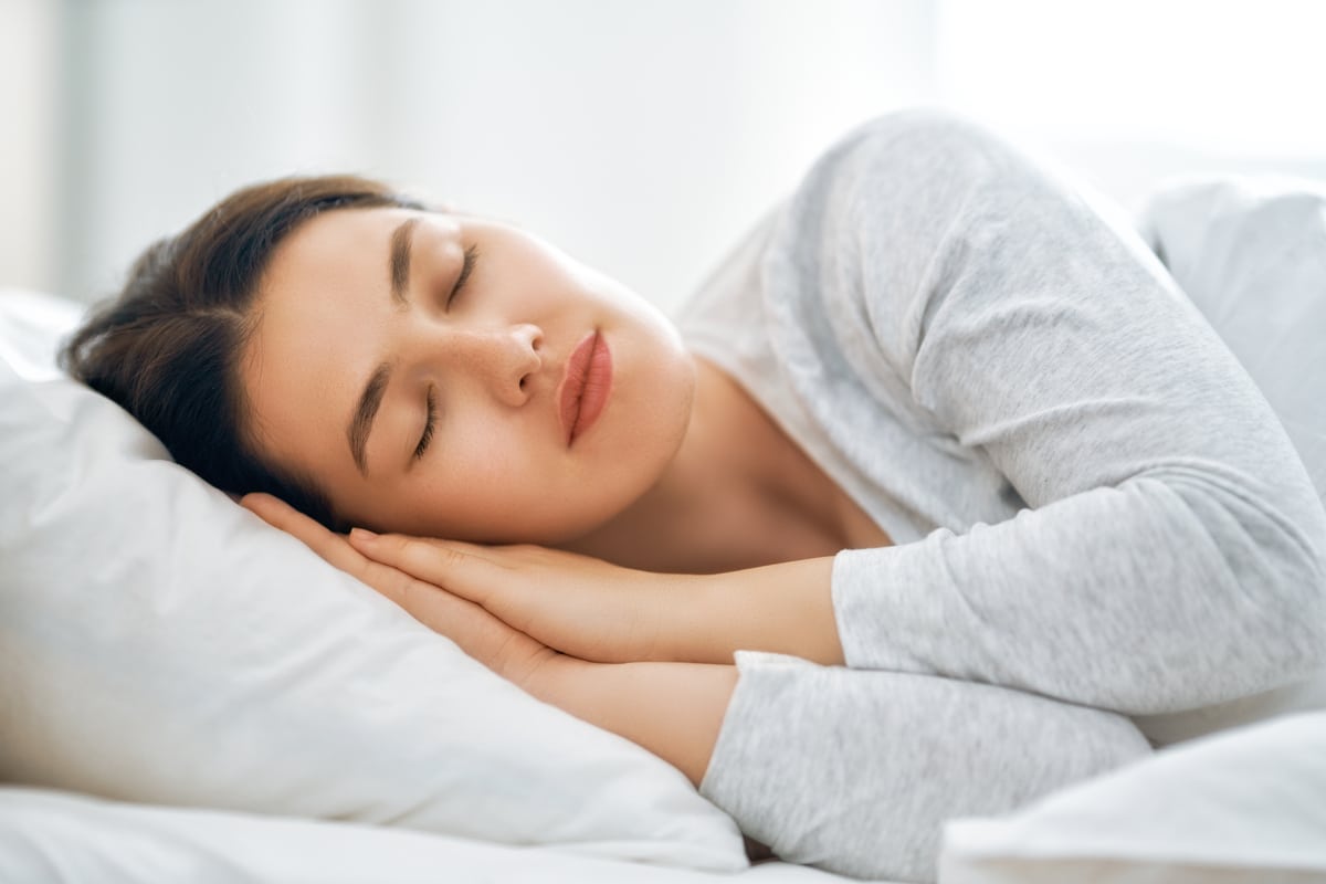 sleeping woman 2021 08 26 15 29 26 utc - Comment dormir mieux et plus vite la nuit ?