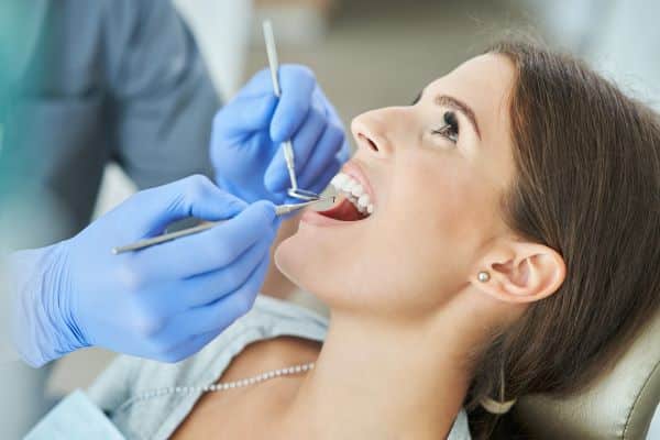 dentiste pour une bouche saine - Pour avoir un beau sourire : un bon dentiste, une bonne hygiène … et le tour est joué !