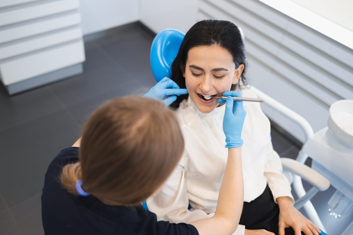 Comment trouver un dentiste disponible, rassurant et efficace ?