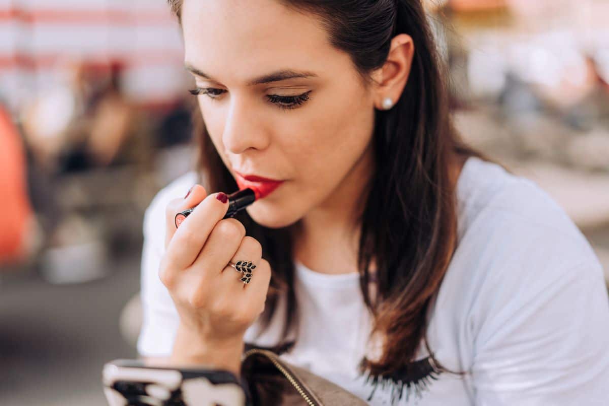 appliquer rouge levres femme - Comment appliquer son rouge à lèvres ?