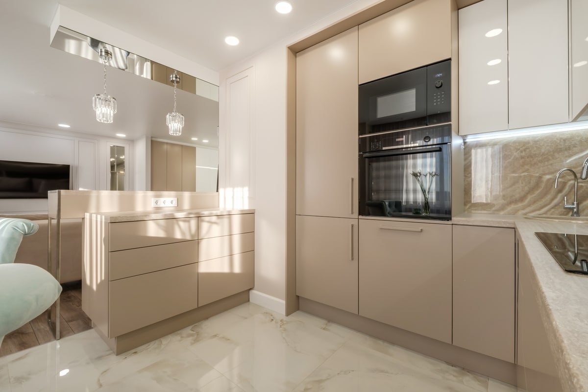 interior of the small living equipped kitchen in 2022 03 18 00 44 17 utc - Comment concevoir une cuisine équipée idéale ?