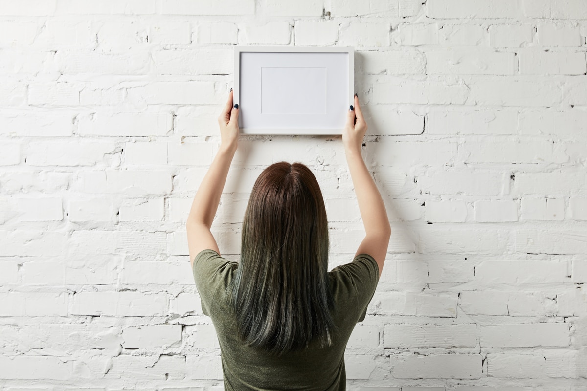 Comment décorer un mur avec des cadres ?