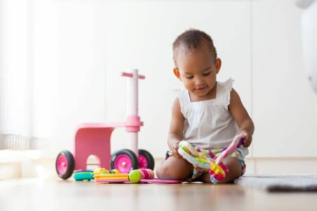 eveil stimulation bebe 650x433 - Le jeu, l'apprentissage, la stimulation et votre nouveau-né