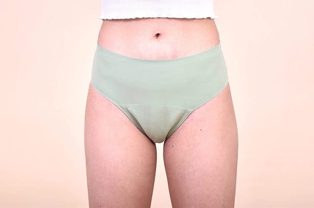  jeune fille portant culotte menstruelle