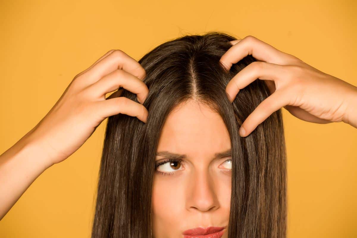 demangeaison cuir chevelu soin femme - Comment lutter contre les démangeaisons du cuir chevelu ?