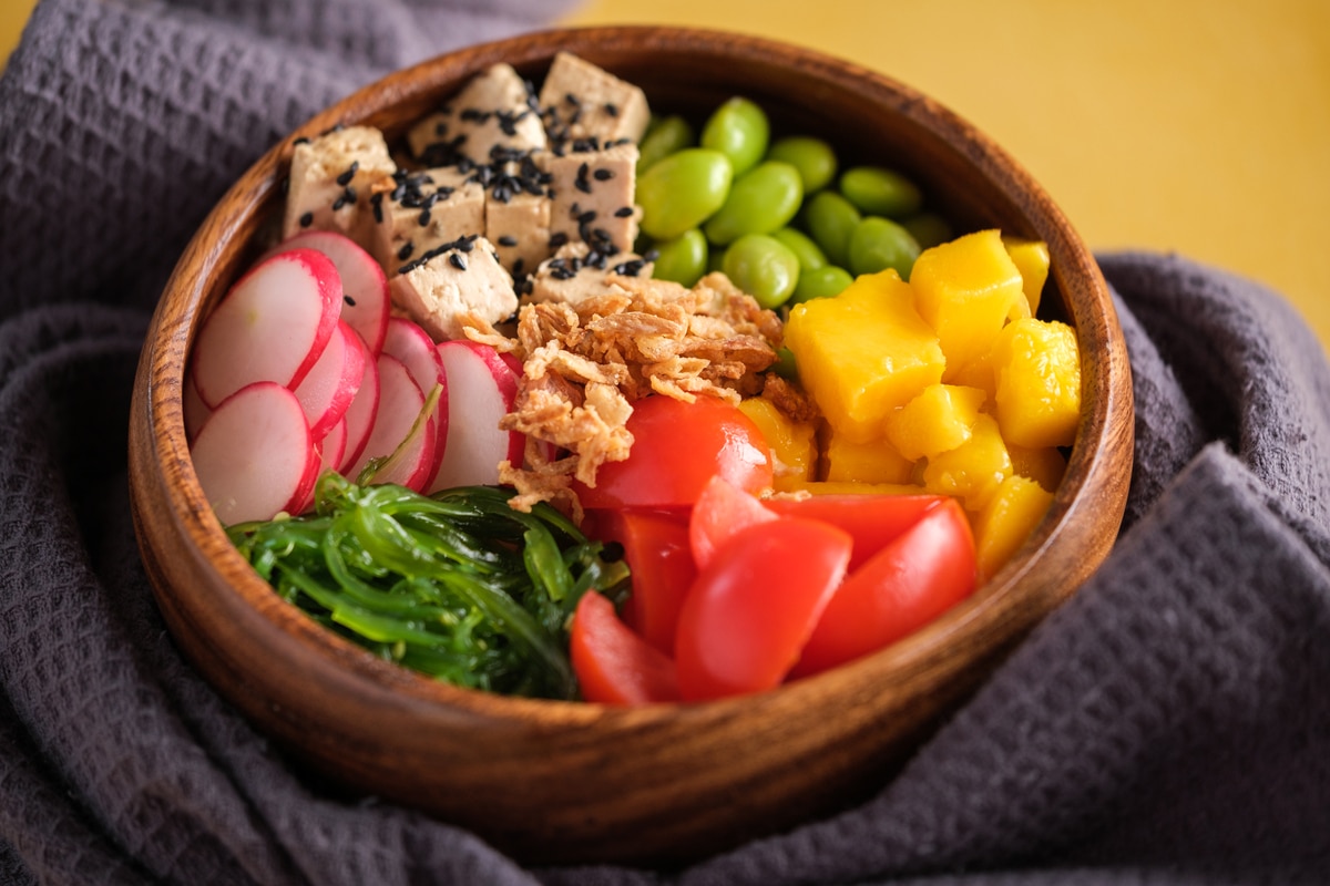 healthy lunch vegan bowl on towel 2021 12 15 21 10 44 utc - Comment affronter le froid et rester en bonne santé naturellement ?