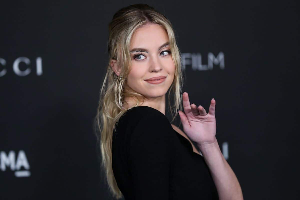 Sydney Sweeney vient de faire du glamour de la ballerine une chose sur le tapis rouge.