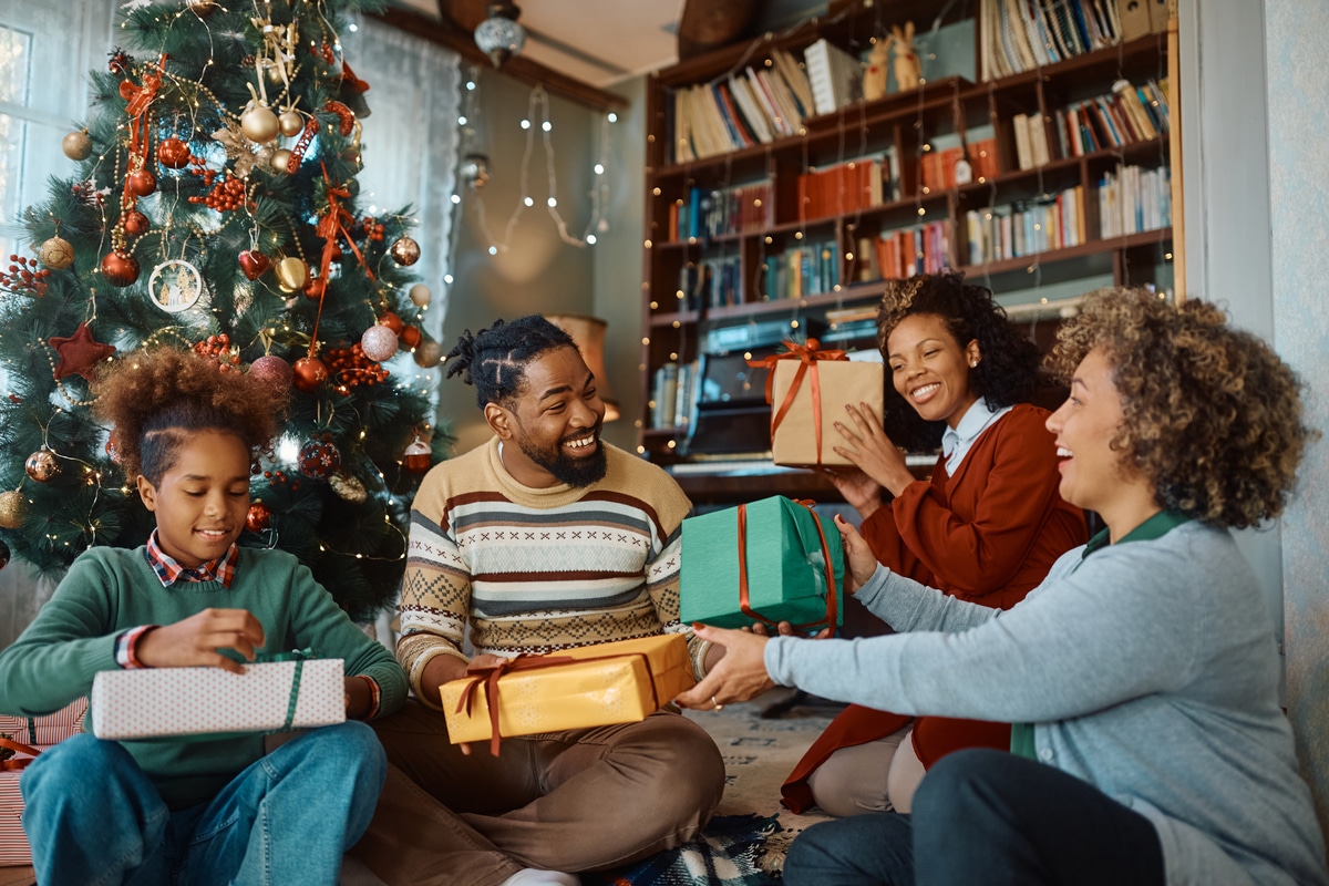 famille noire déco de noel moments chaleureux